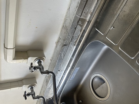 シンクのシール剥がし前